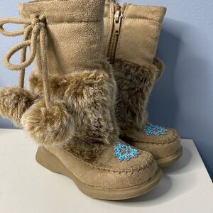 Girls moccasin Boots 5 1/2 with Faux Fur and Side Zip smart Fit